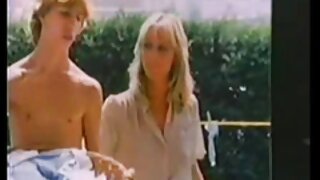 Une blonde aux cheveux courts d'apparence normale est film porno francais amateur occupée à sucer une bite pour se faire éjaculer