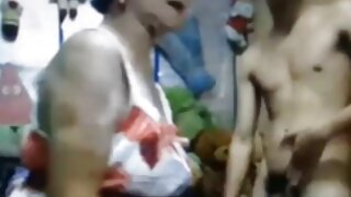Une prostituée blonde au corps entier suce une film x français amateur grosse bite en gorge profonde