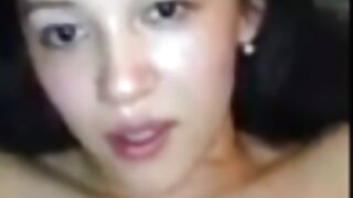 Une charmante chérie aux cheveux noirs montre ses talents de suceuse de bite dans cette vidéo. Elle suce goulûment film x amateur allemand deux énormes bites à tour de rôle comme une prostituée professionnelle.